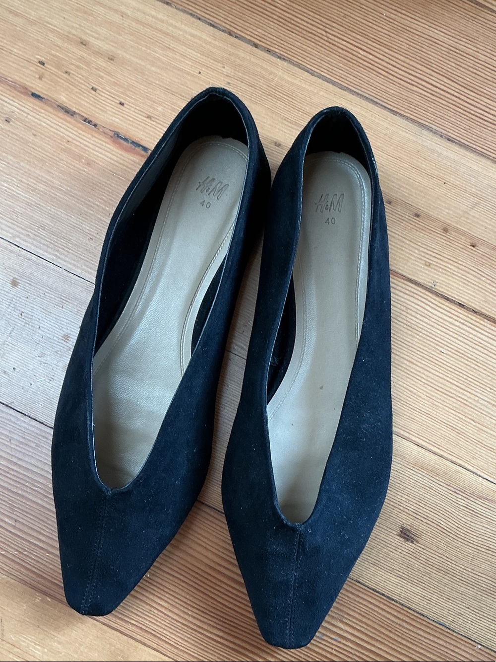 H&M Black Pointed Suede Flats